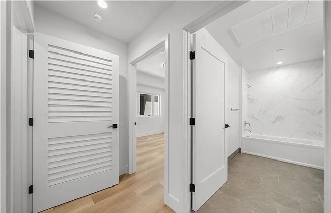 Building Photo - 150 S Oak Knoll Ave