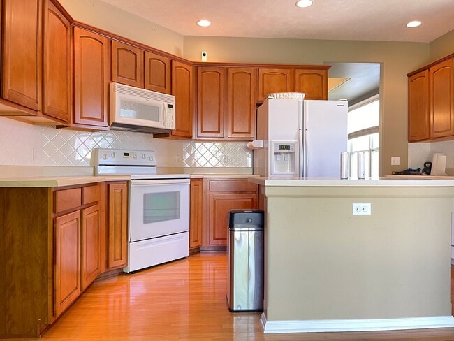 Building Photo - Beautiful 4 bed 2.5 bath 3000+sq ft