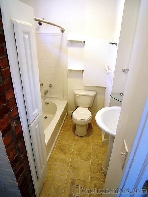 Building Photo - 654 City Park Ave