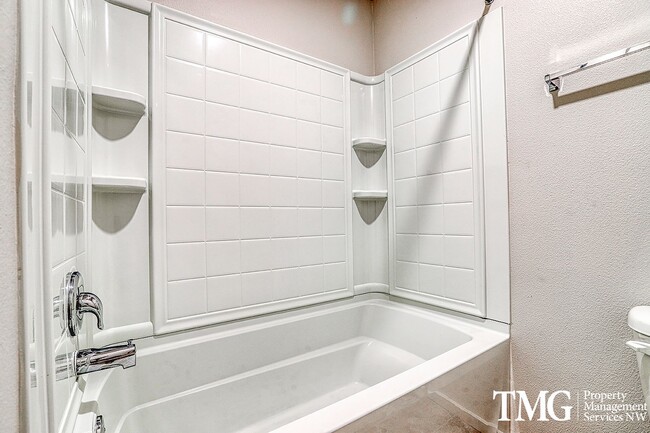 Building Photo - 3 Bed 2.5 Bath Townhome on a Corner Lot in...