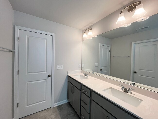 Building Photo - Stunning 4BD, 3BA Durham Home within Close Proximity to RDU Airport, Brier Creek, and Downtown Du...