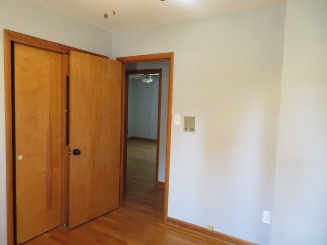Building Photo - 412 Macarthur Avenue