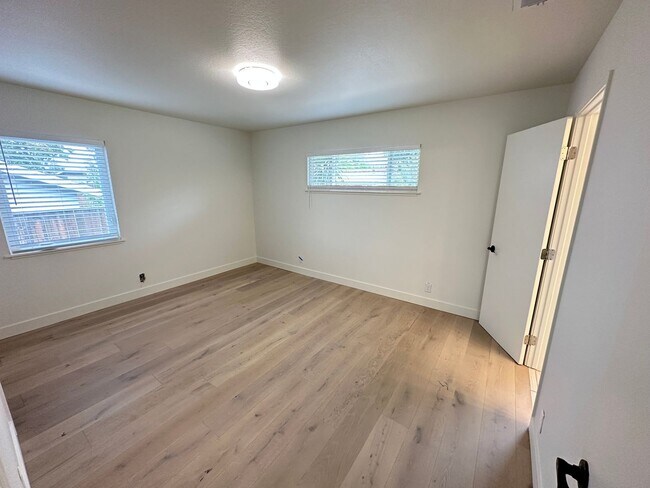 Building Photo - 4 Bed 2 Bath Single Family Home In Walnut Creek (Remodeled)