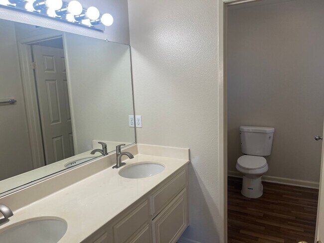 Building Photo - Bridlevale Community 4 bedroom