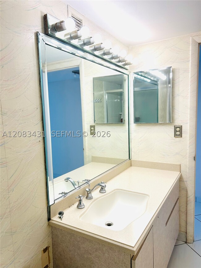 Building Photo - 3800 S Ocean Dr