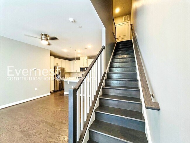Building Photo - Spacious 3 Bed, 2.5 Bath Town Home with Attached Garage | Pet Friendly