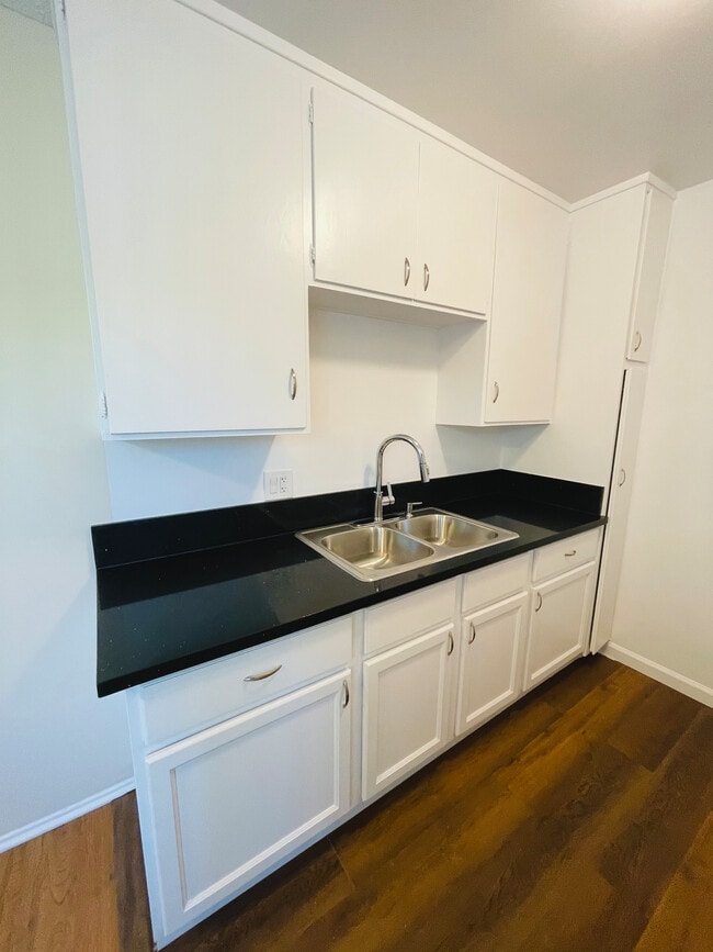 Unit 10 Kitchen - 7548 Lexington Ave