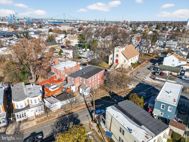 Building Photo - 738 Division St