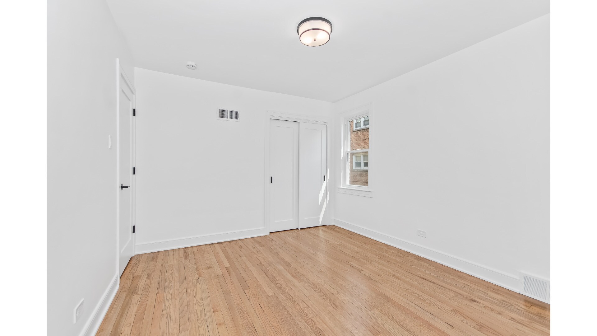 Building Photo - 8914 Lamon Ave