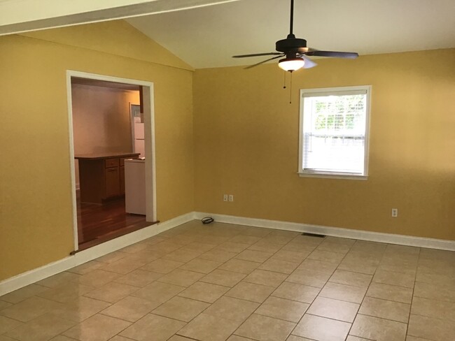 Building Photo - Large 3 Bedroom Home in Conway