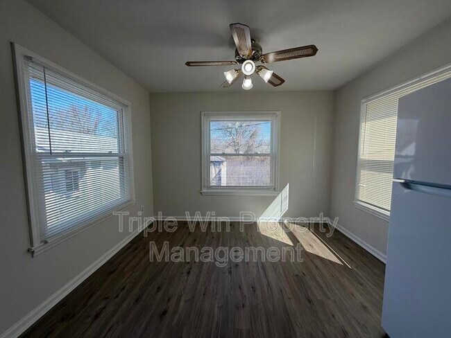 Building Photo - 8015 Aline Ave