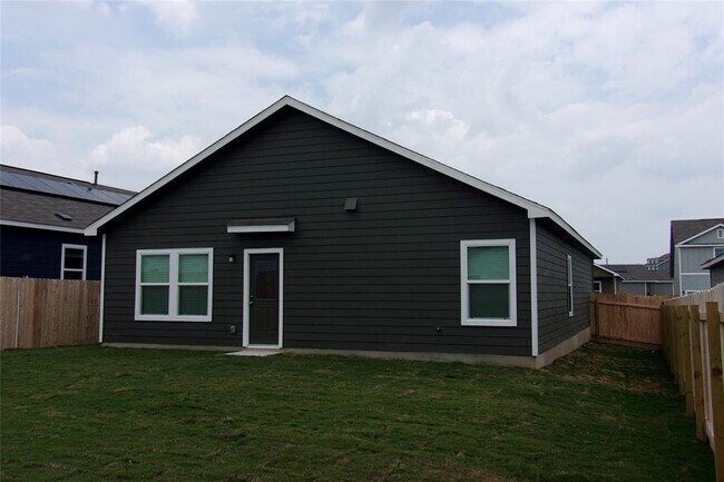 Building Photo - 2725 Louris Ln