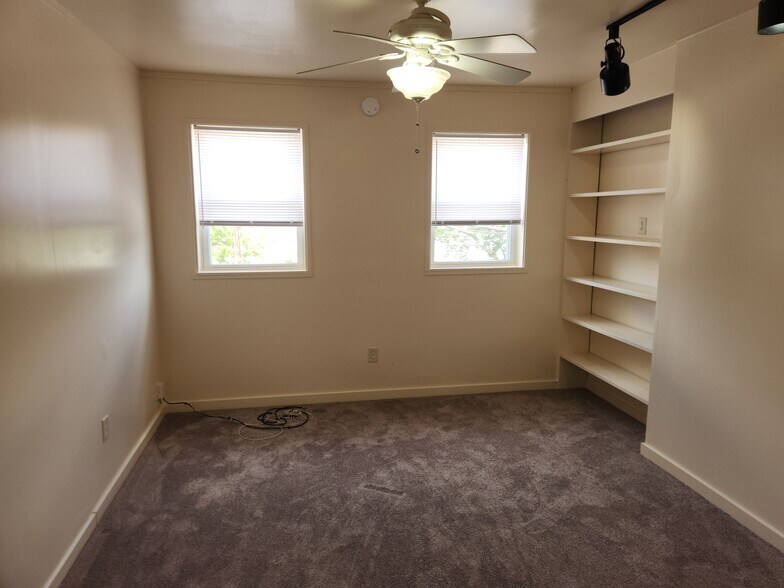 1st Bedroom - 1918 Sarah St