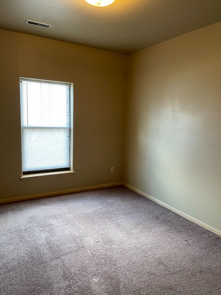 Building Photo - 404 S Johnson St