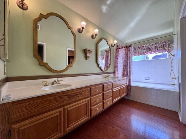 Building Photo - Spacious 5 Bedroom Home in Menifee Lakes with a 3 Car Garage for Lease!