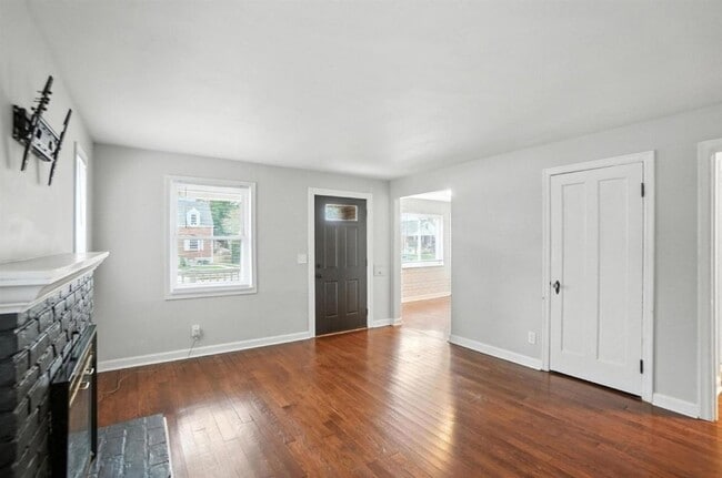 Building Photo - Saint Johns Terrace