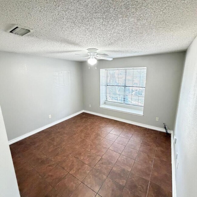 Building Photo - 5304 Waterford Dr