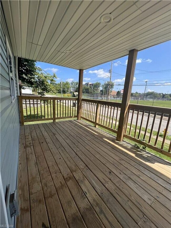 Building Photo - 454 Kling St