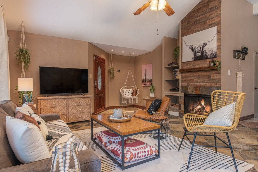 Building Photo - 20415 Linden Tree Dr