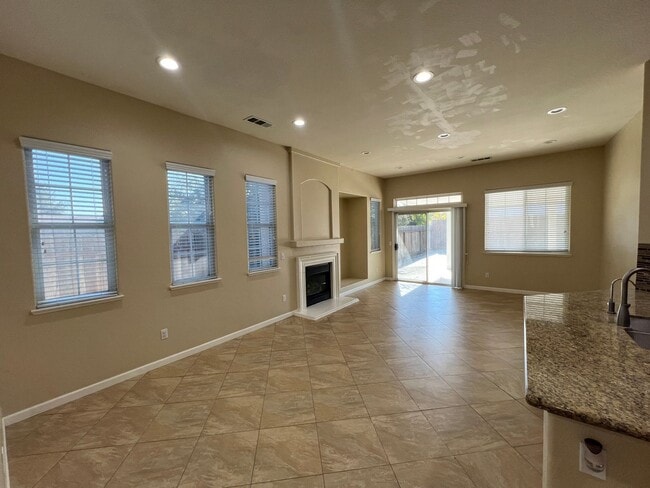 Building Photo - 4-bedroom single story located in Sylvan S...