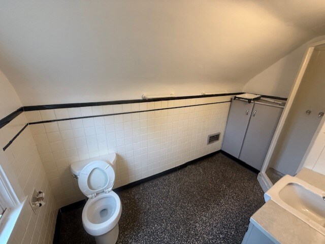 Building Photo - 510 Las Lomas Dr