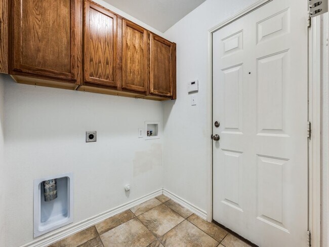 Building Photo - 3605 Chapel Hill Lane