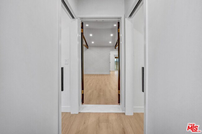 Building Photo - 9642 Tujunga Canyon Blvd