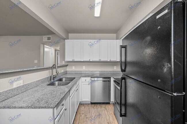 Building Photo - 760 Ponderosa Dr