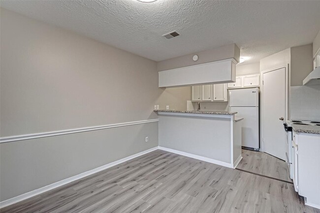 Building Photo - 11503 Meadow Ln