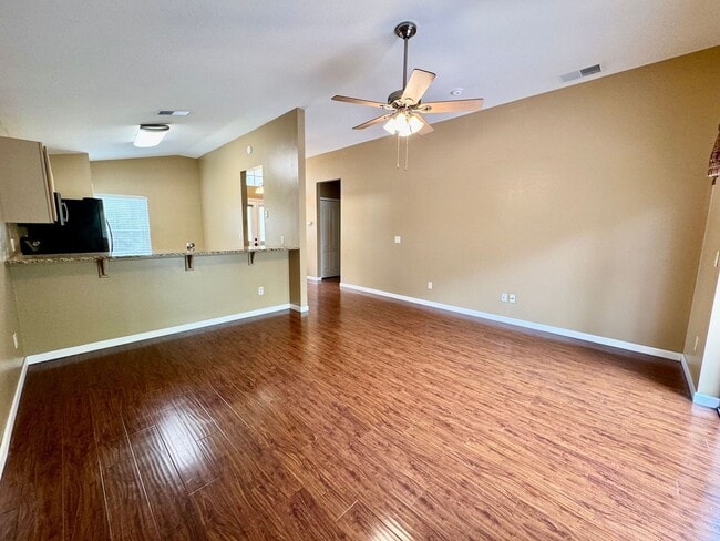 Building Photo - IMMACULATE 2 Bedroom / 2 Bathroom in Count...
