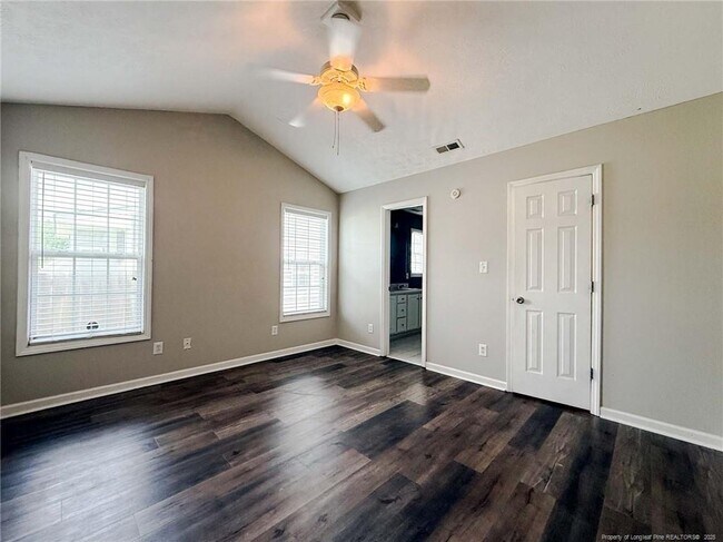 Building Photo - 225 Shakerstone Dr