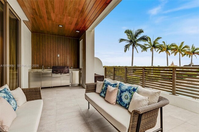 Building Photo - 515 Valencia Ave