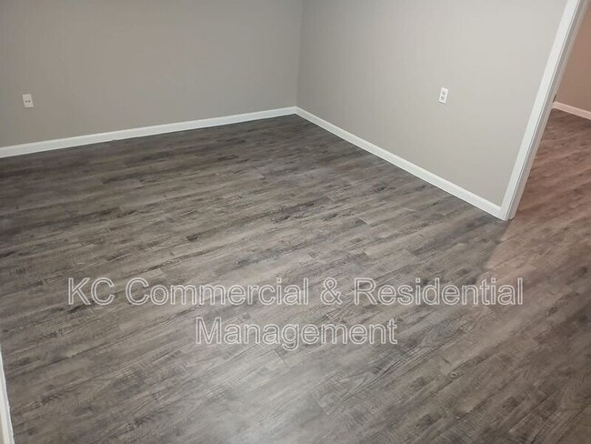 Building Photo - 6713 NW Evelyn St