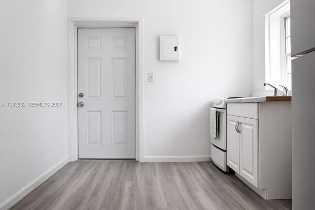 Building Photo - 6250 NW Miami Pl