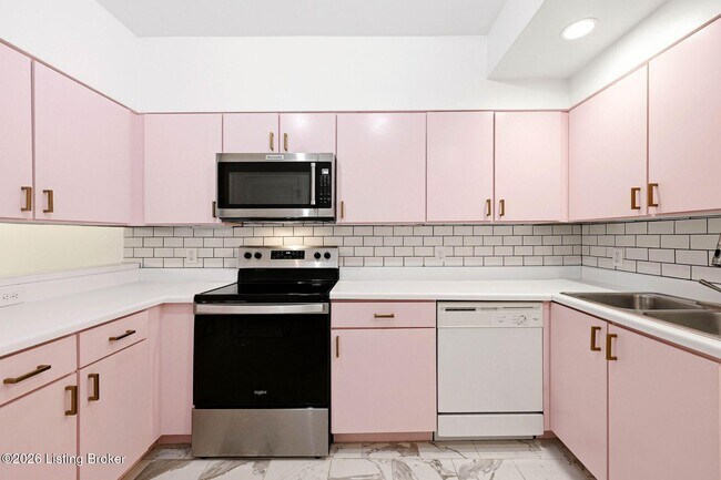 Building Photo - 2745 Grinstead Dr