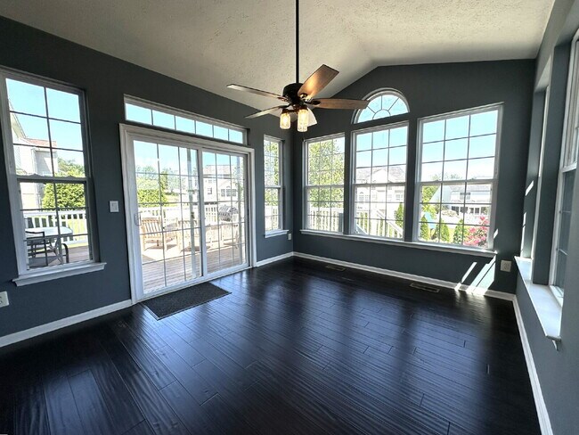 Building Photo - Gorgeous 6-Bedroom 3.5-Bath Colonial in Ma...