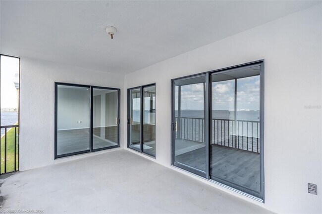 Building Photo - 1750 Jamaica Way