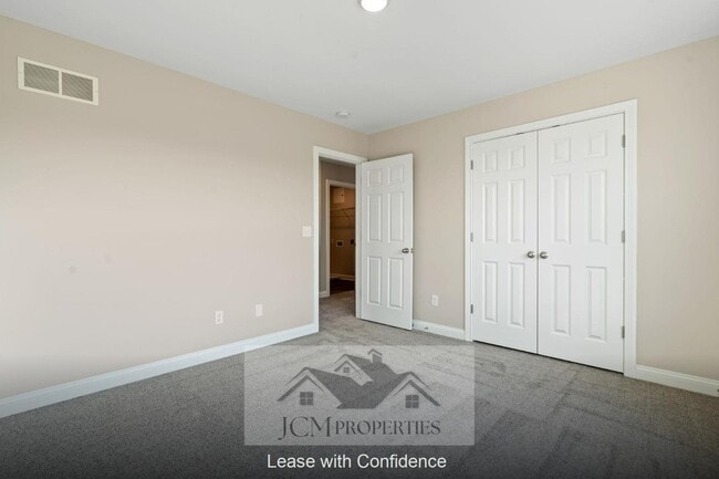 Building Photo - 916 Camden Ct