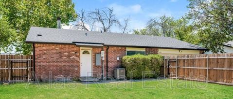 Building Photo - 1201 Oakbluff Dr