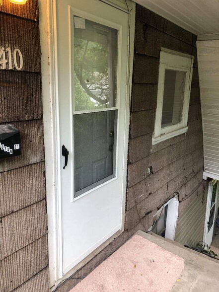 Building Photo - 410 Guyan St