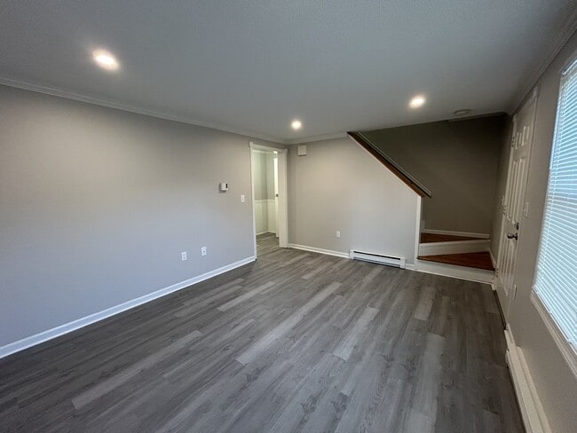 Building Photo - 270 Sunderland Rd