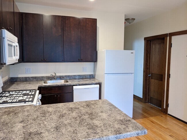 Building Photo - 2122