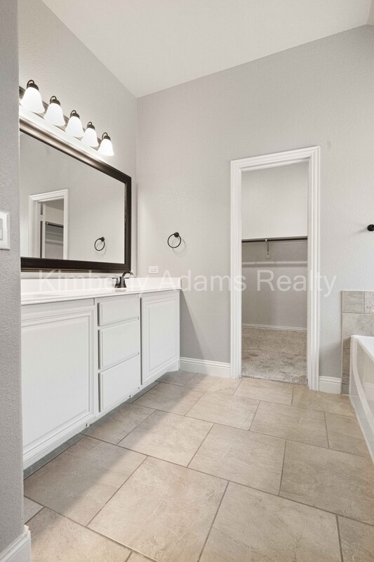 Building Photo - 213 Lariat Trail