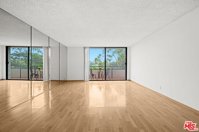 Building Photo - 10535 Wilshire Blvd