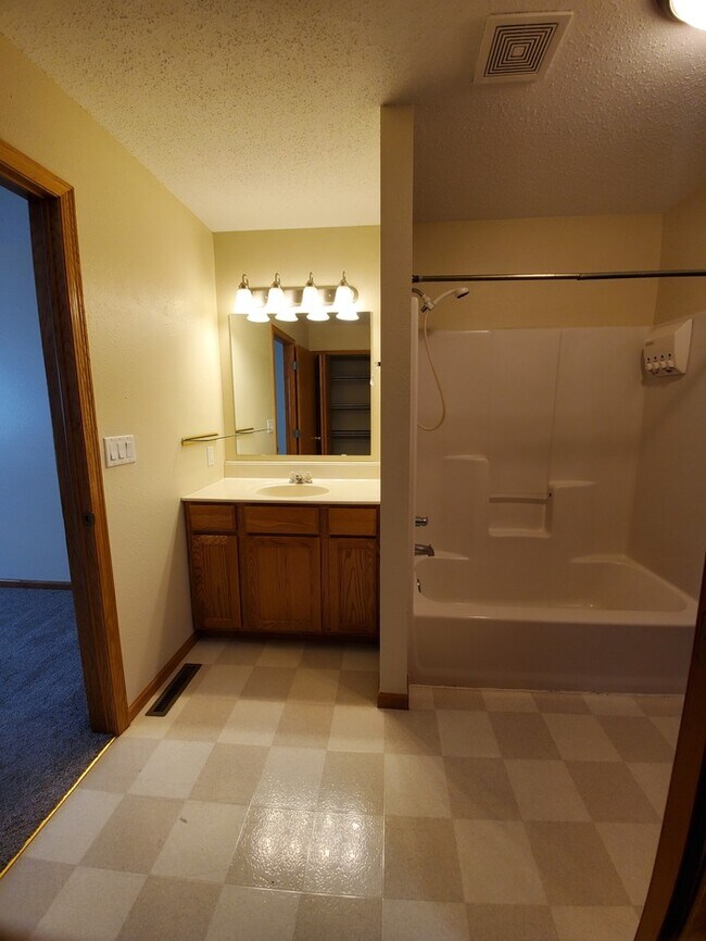 Building Photo - 5017 W Elm Ct