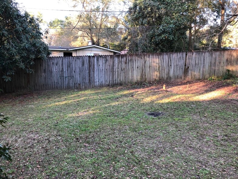 Fenced in backyard - 2842 SW 1 Ave