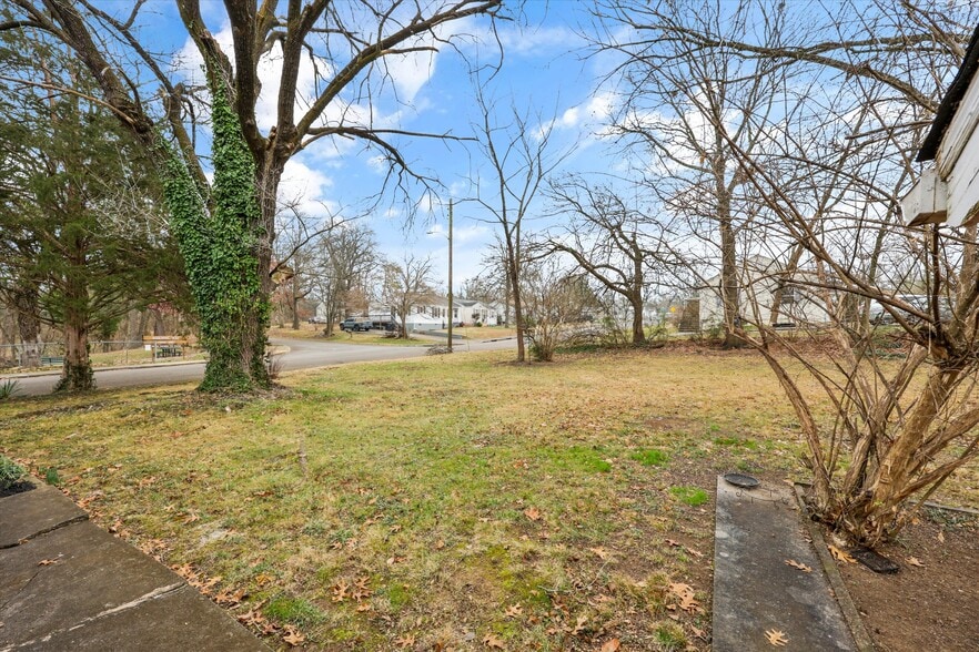 Building Photo - 2414 Fairmont Blvd