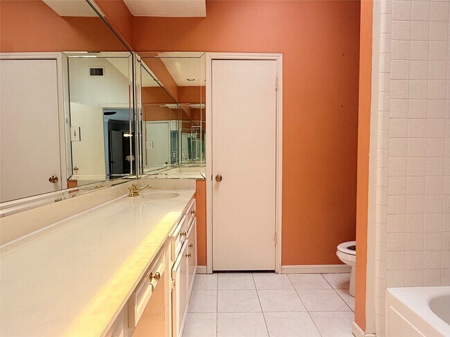 Building Photo - 11318 Briar Forest Dr