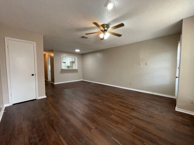 Building Photo - AVAILABLE NOW 2 BEDROOM 1.5 BATH TOWNHOME ...