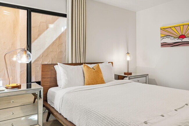 Building Photo - 179 Gran Via